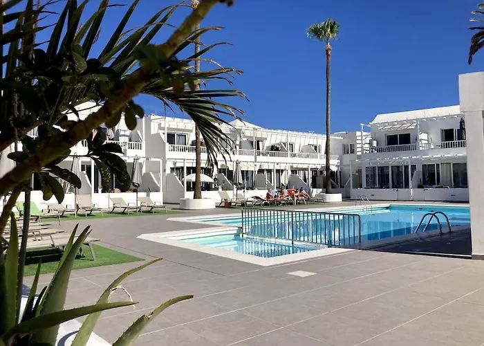 Puerto Del Carmen Airconditioned 2Bed Poolside Apt