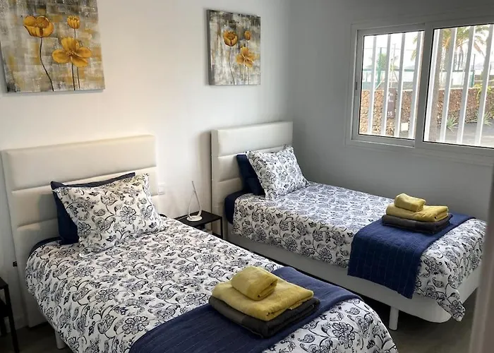 Puerto Del Carmen Airconditioned 2Bed Poolside Apt