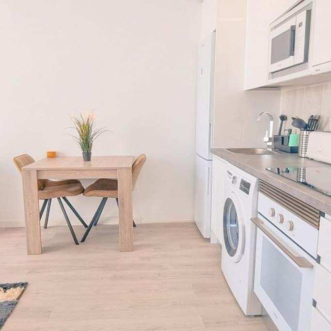 Puerto Del Carmen Airconditioned 2bed Poolside Apartament